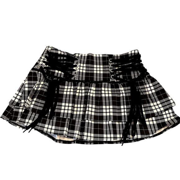 Dolls Kill Widow Plaid Mini Skirt - Size L NWT Punk Black White Lace-Up Kilt - Picture 1 of 4